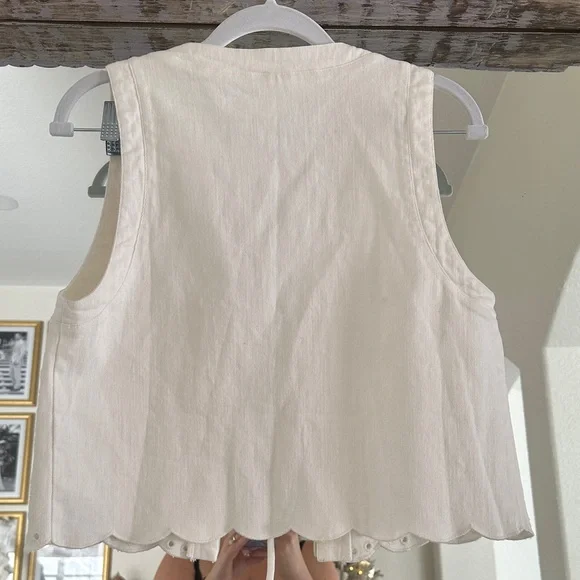 Elegant Cream Sleeveless Women's Blouse - Picture 5 of 5